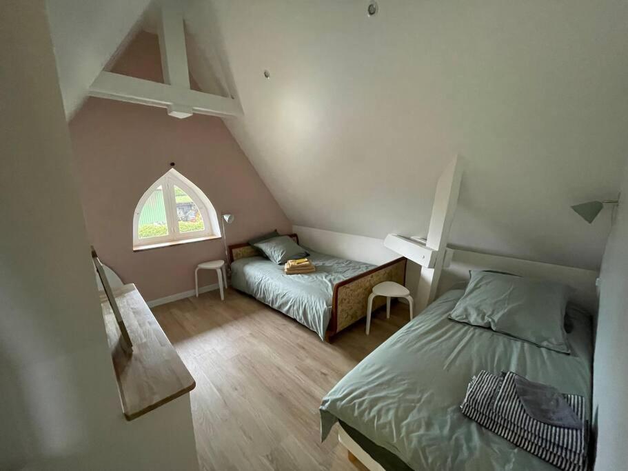 Photo de la chambre 7 avec deux lits simples